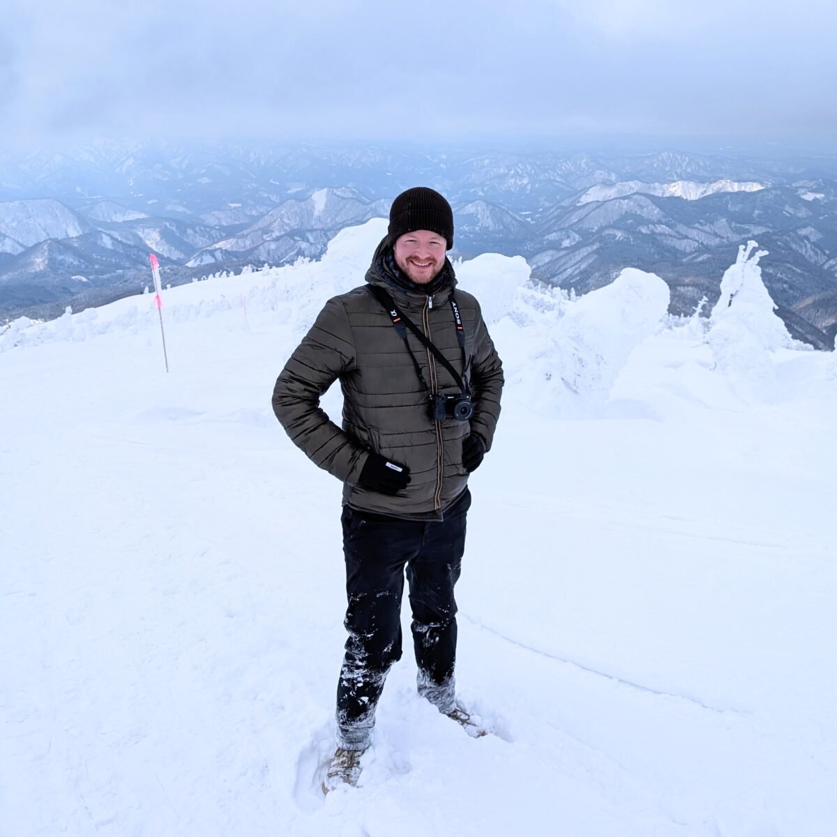 Fabian Kraatz auf dem Gipfel von Mount Moriyoshi